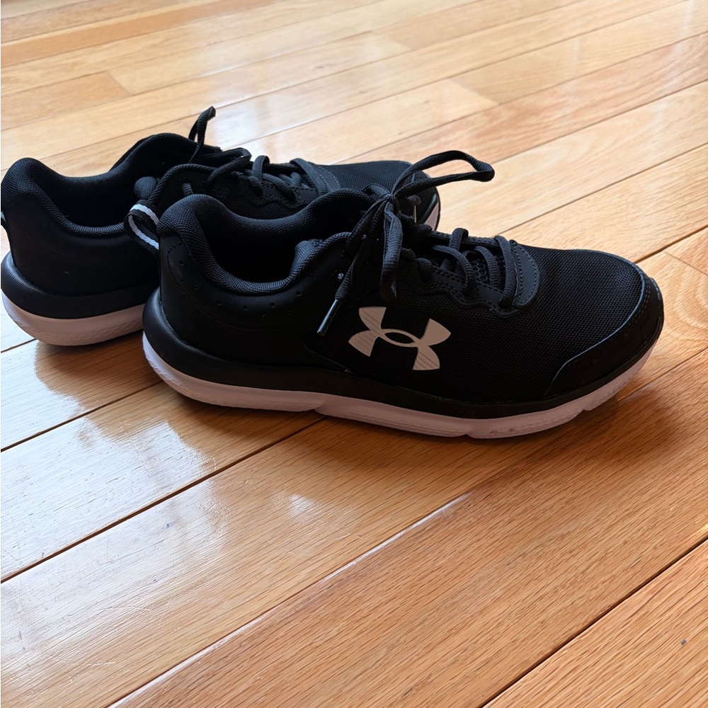 Under Armour Women’s Black / White Athletic Sneakers - Picture 8 of 8